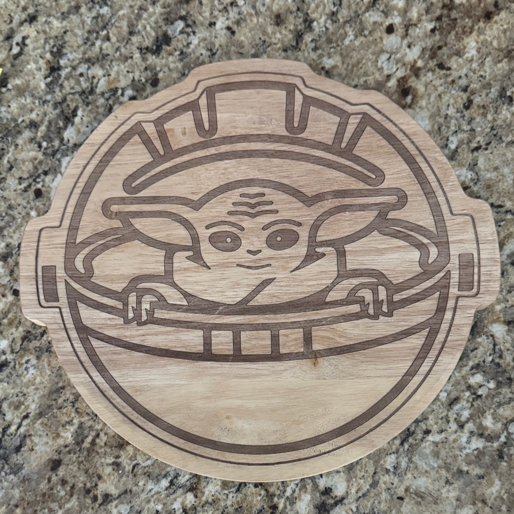 Star Wars Wooden Cutting Board - Brown Baby Yoda-